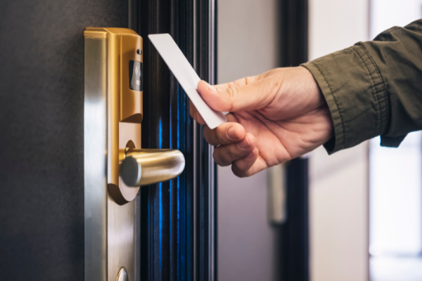 Cerraduras Inteligentes en Apartamentos Turísticos: Seguridad y Comodidad